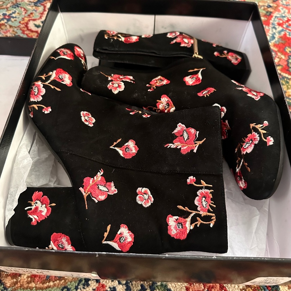 Karl Lagerfeld Booties